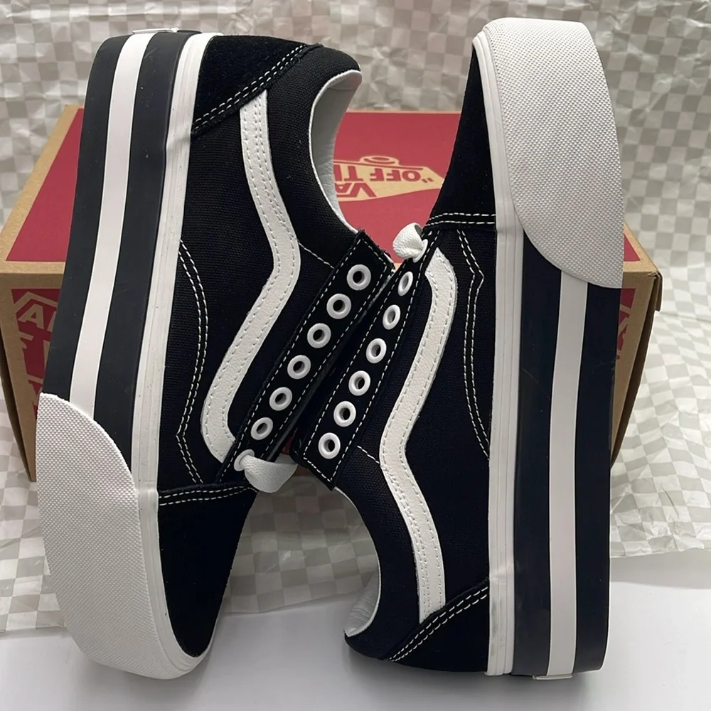Vans WMNS Platform Sneakers Old Skool Stackform Smarten Up Black/Wht VN0009PZBZW